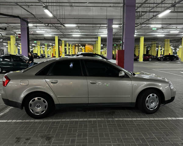 Жовтий Ауді А4, об'ємом двигуна 2 л та пробігом 325 тис. км за 4550 $, фото 5 на Automoto.ua