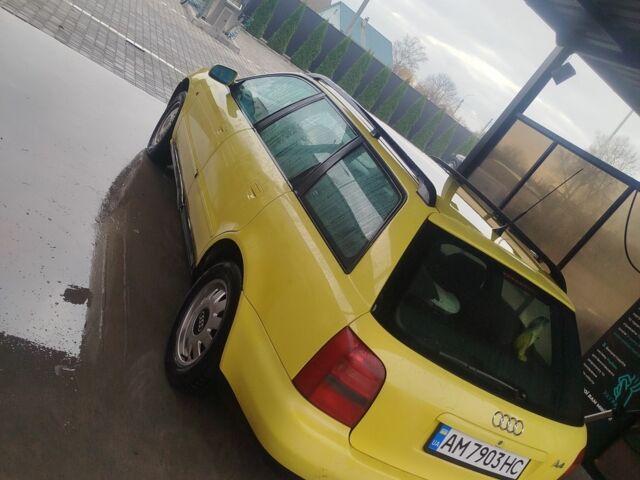 Желтый Ауди А4, объемом двигателя 1.8 л и пробегом 200 тыс. км за 2500 $, фото 3 на Automoto.ua