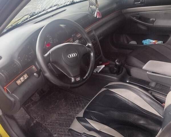 Жовтий Ауді А4, об'ємом двигуна 1.8 л та пробігом 200 тис. км за 2500 $, фото 5 на Automoto.ua