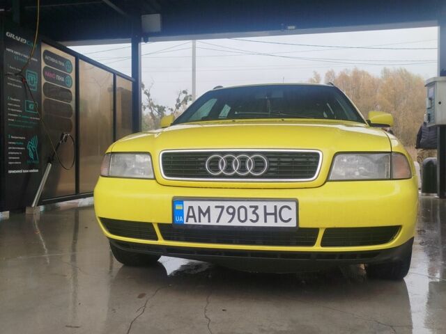 Желтый Ауди А4, объемом двигателя 1.8 л и пробегом 200 тыс. км за 2500 $, фото 5 на Automoto.ua