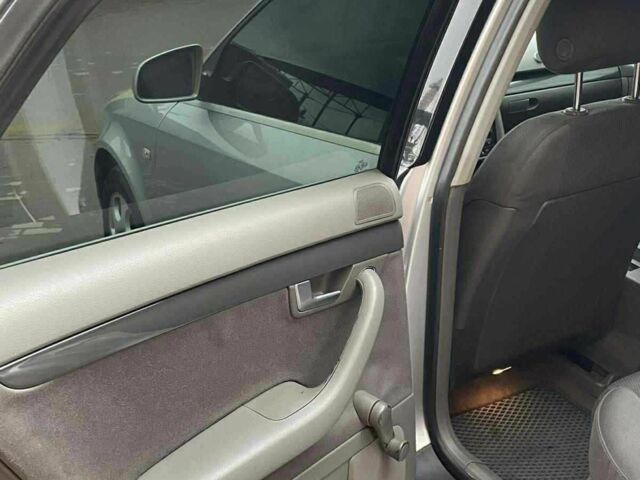 Сірий Ауді А4, об'ємом двигуна 2 л та пробігом 77 тис. км за 4800 $, фото 8 на Automoto.ua