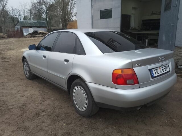 Серый Ауди А4, объемом двигателя 1 л и пробегом 305 тыс. км за 2000 $, фото 4 на Automoto.ua