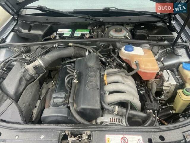 Серый Ауди А4, объемом двигателя 1.6 л и пробегом 211 тыс. км за 2999 $, фото 6 на Automoto.ua