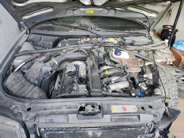 Сірий Ауді А4, об'ємом двигуна 1.8 л та пробігом 350 тис. км за 1188 $, фото 5 на Automoto.ua