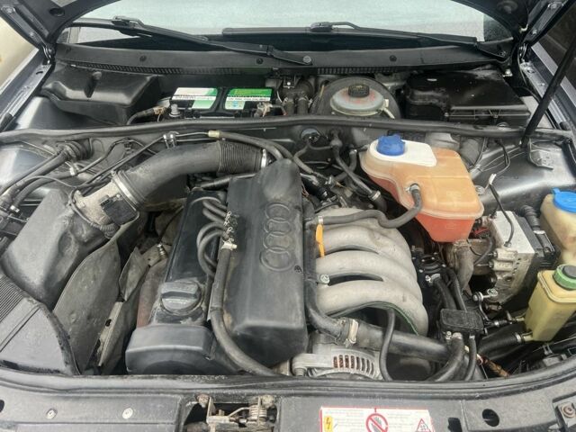 Серый Ауди А4, объемом двигателя 1.6 л и пробегом 211 тыс. км за 2999 $, фото 7 на Automoto.ua