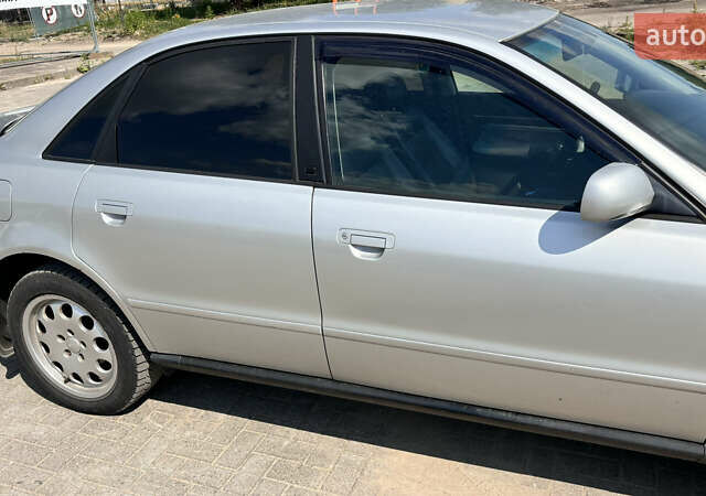 Серый Ауди А4, объемом двигателя 2.6 л и пробегом 370 тыс. км за 3800 $, фото 3 на Automoto.ua