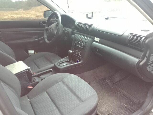 Серый Ауди А4, объемом двигателя 1 л и пробегом 305 тыс. км за 2000 $, фото 7 на Automoto.ua