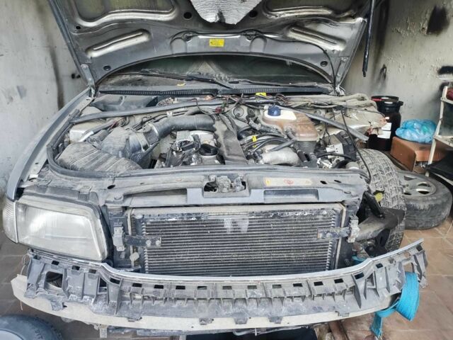 Сірий Ауді А4, об'ємом двигуна 1.8 л та пробігом 350 тис. км за 1188 $, фото 3 на Automoto.ua