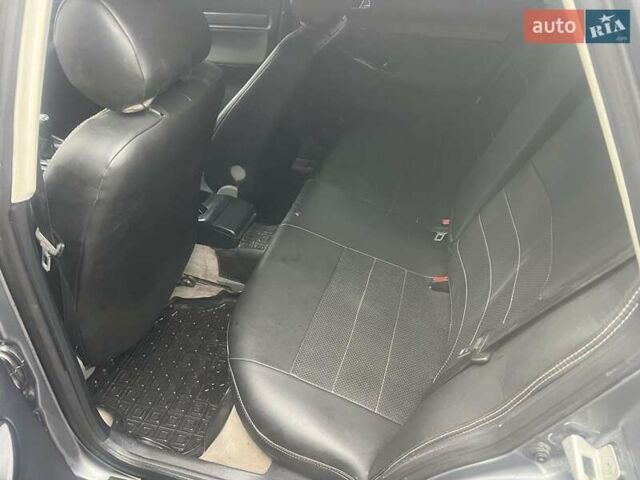 Серый Ауди А4, объемом двигателя 1.6 л и пробегом 211 тыс. км за 2999 $, фото 5 на Automoto.ua