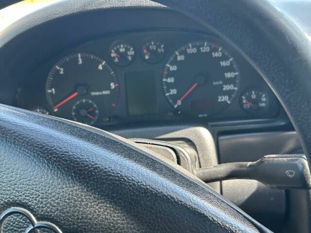 Серый Ауди А4, объемом двигателя 1.9 л и пробегом 350 тыс. км за 1900 $, фото 3 на Automoto.ua