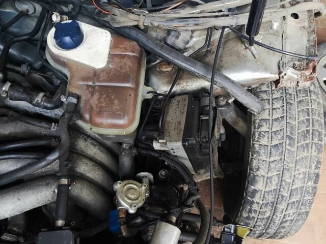 Сірий Ауді А4, об'ємом двигуна 1.8 л та пробігом 350 тис. км за 1188 $, фото 4 на Automoto.ua