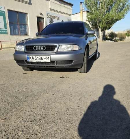 Серый Ауди А4, объемом двигателя 1.6 л и пробегом 229 тыс. км за 5000 $, фото 1 на Automoto.ua