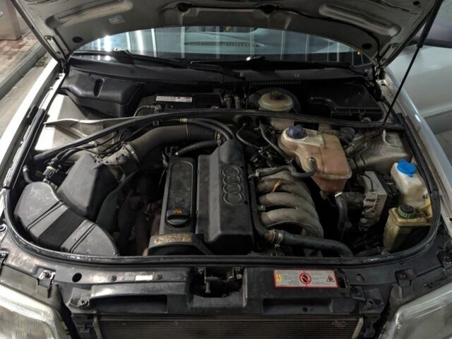 Серый Ауди А4, объемом двигателя 1.6 л и пробегом 175 тыс. км за 1626 $, фото 4 на Automoto.ua