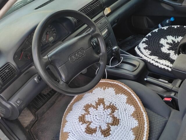 Сірий Ауді А4, об'ємом двигуна 1.8 л та пробігом 236 тис. км за 1700 $, фото 6 на Automoto.ua