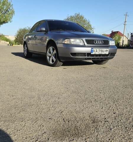 Серый Ауди А4, объемом двигателя 1.6 л и пробегом 229 тыс. км за 5000 $, фото 2 на Automoto.ua