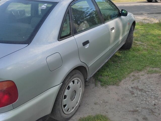 Сірий Ауді А4, об'ємом двигуна 1.8 л та пробігом 236 тис. км за 1700 $, фото 4 на Automoto.ua