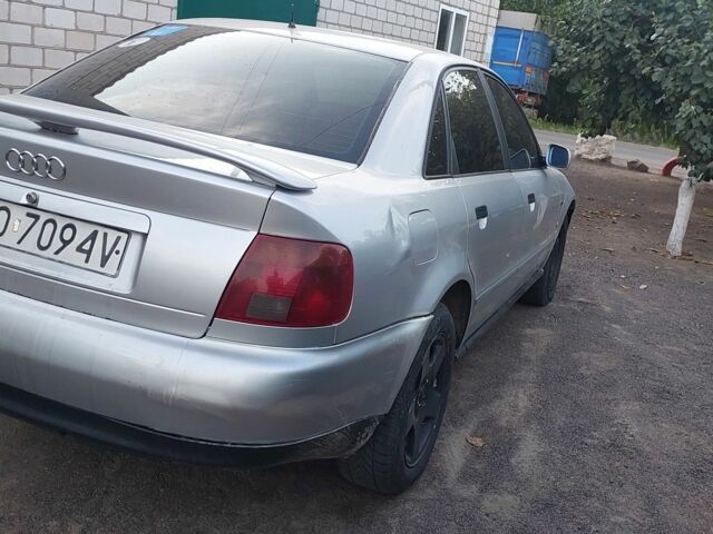 Сірий Ауді А4, об'ємом двигуна 2 л та пробігом 434 тис. км за 1578 $, фото 6 на Automoto.ua