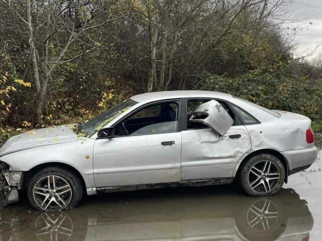 Серый Ауди А4, объемом двигателя 1.6 л и пробегом 210 тыс. км за 700 $, фото 1 на Automoto.ua