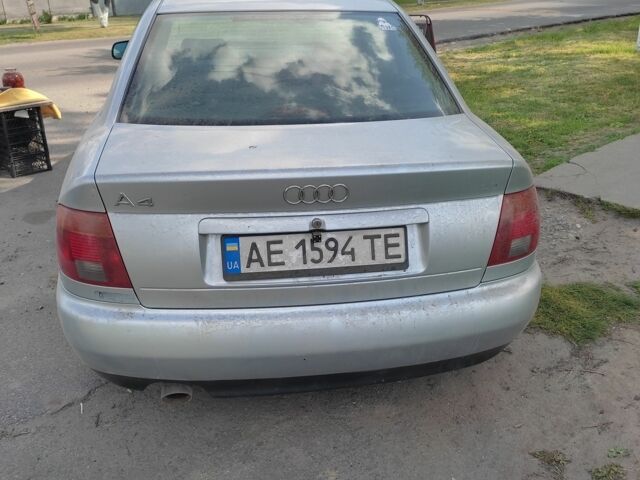 Сірий Ауді А4, об'ємом двигуна 1.8 л та пробігом 236 тис. км за 1700 $, фото 5 на Automoto.ua