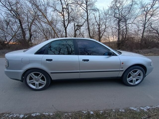 Серый Ауди А4, объемом двигателя 1.6 л и пробегом 390 тыс. км за 3200 $, фото 4 на Automoto.ua