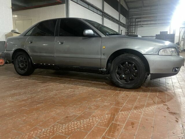 Серый Ауди А4, объемом двигателя 1.6 л и пробегом 260 тыс. км за 1400 $, фото 3 на Automoto.ua