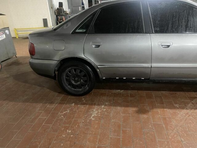 Серый Ауди А4, объемом двигателя 1.6 л и пробегом 260 тыс. км за 1400 $, фото 4 на Automoto.ua