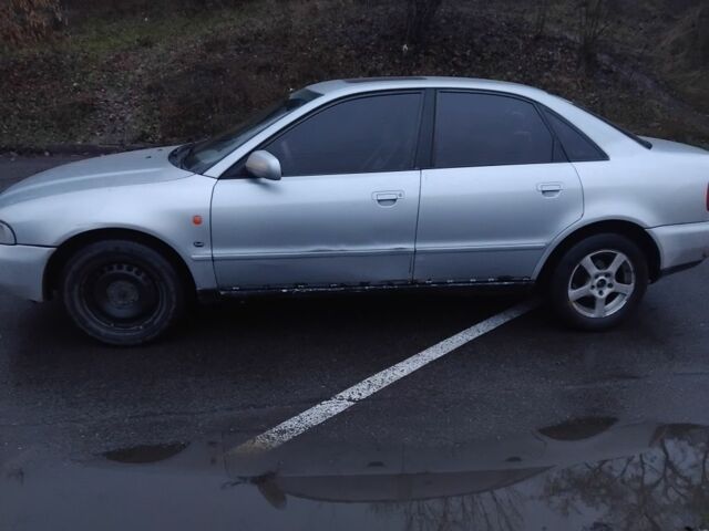 Серый Ауди А4, объемом двигателя 1.8 л и пробегом 100 тыс. км за 2800 $, фото 4 на Automoto.ua