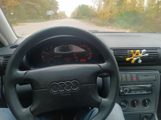 Серый Ауди А4, объемом двигателя 0 л и пробегом 300 тыс. км за 1620 $, фото 3 на Automoto.ua