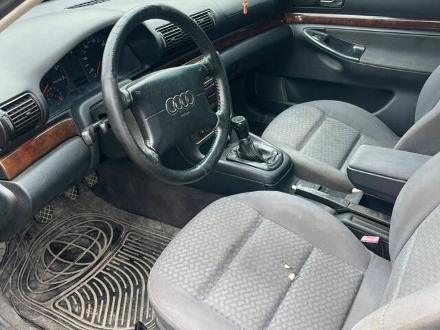 Сірий Ауді А4, об'ємом двигуна 0 л та пробігом 272 тис. км за 1200 $, фото 1 на Automoto.ua