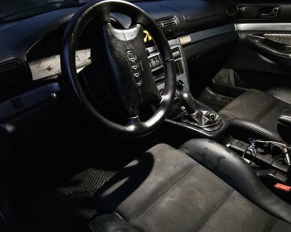 Серый Ауди А4, объемом двигателя 1.8 л и пробегом 350 тыс. км за 2300 $, фото 8 на Automoto.ua