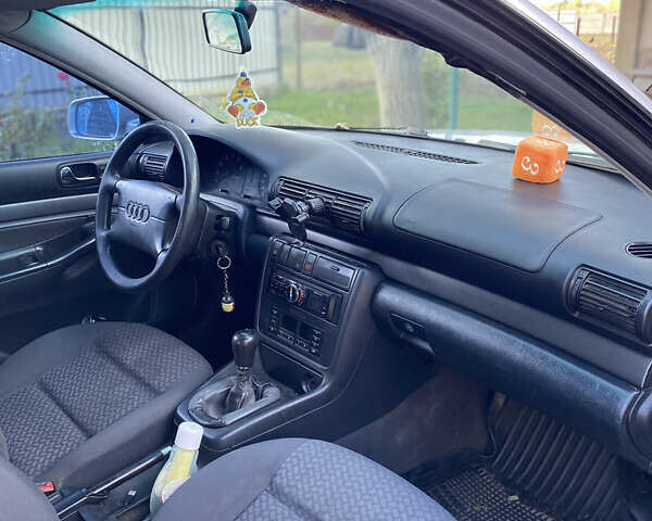 Серый Ауди А4, объемом двигателя 1.6 л и пробегом 262 тыс. км за 2000 $, фото 4 на Automoto.ua