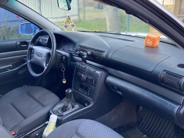 Серый Ауди А4, объемом двигателя 1.6 л и пробегом 262 тыс. км за 2000 $, фото 3 на Automoto.ua