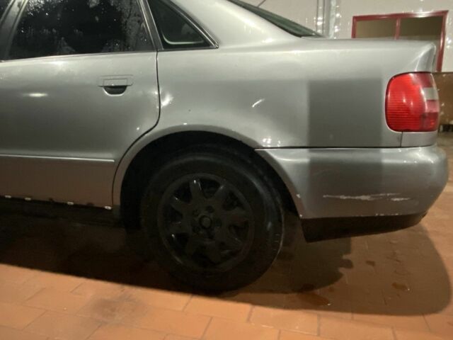 Серый Ауди А4, объемом двигателя 1.6 л и пробегом 260 тыс. км за 1400 $, фото 2 на Automoto.ua