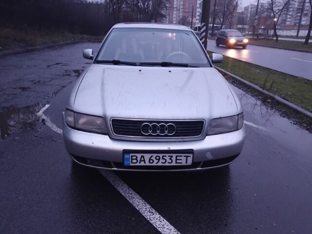 Серый Ауди А4, объемом двигателя 1.8 л и пробегом 100 тыс. км за 2800 $, фото 7 на Automoto.ua