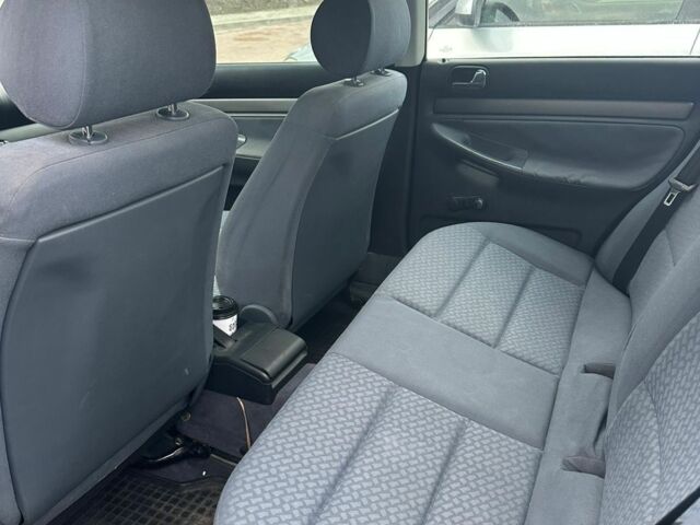 Сірий Ауді А4, об'ємом двигуна 1.6 л та пробігом 400 тис. км за 2100 $, фото 7 на Automoto.ua