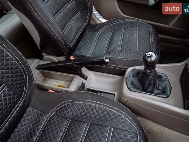 Серый Ауди А4, объемом двигателя 1.6 л и пробегом 389 тыс. км за 850 $, фото 5 на Automoto.ua