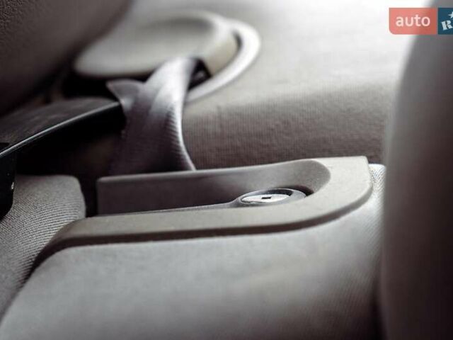 Серый Ауди А4, объемом двигателя 1.6 л и пробегом 389 тыс. км за 850 $, фото 7 на Automoto.ua