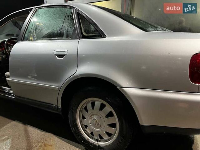 Серый Ауди А4, объемом двигателя 1.6 л и пробегом 203 тыс. км за 4000 $, фото 7 на Automoto.ua