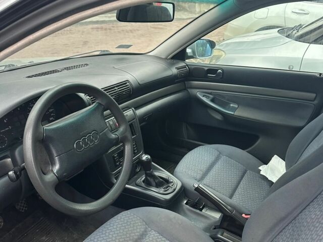 Сірий Ауді А4, об'ємом двигуна 1.6 л та пробігом 400 тис. км за 2100 $, фото 5 на Automoto.ua