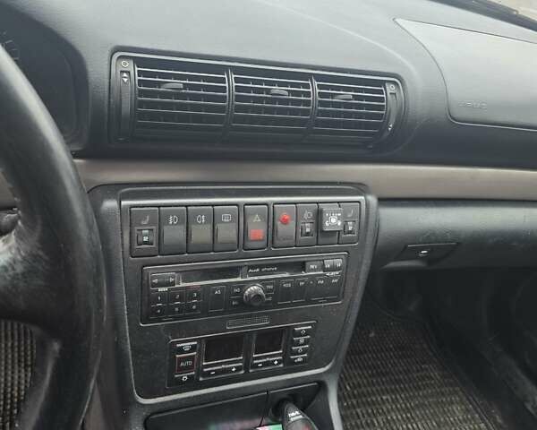 Серый Ауди А4, объемом двигателя 1.6 л и пробегом 190 тыс. км за 3350 $, фото 1 на Automoto.ua