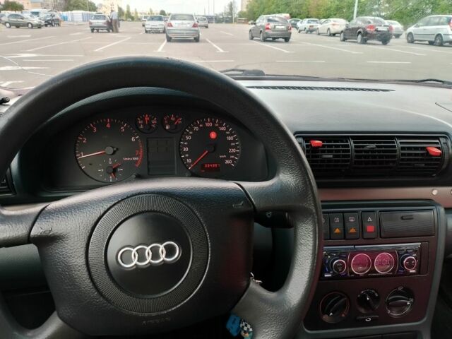 Серый Ауди А4, объемом двигателя 1.6 л и пробегом 335 тыс. км за 2500 $, фото 5 на Automoto.ua