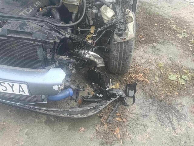 Серый Ауди А4, объемом двигателя 1.9 л и пробегом 300 тыс. км за 1398 $, фото 17 на Automoto.ua