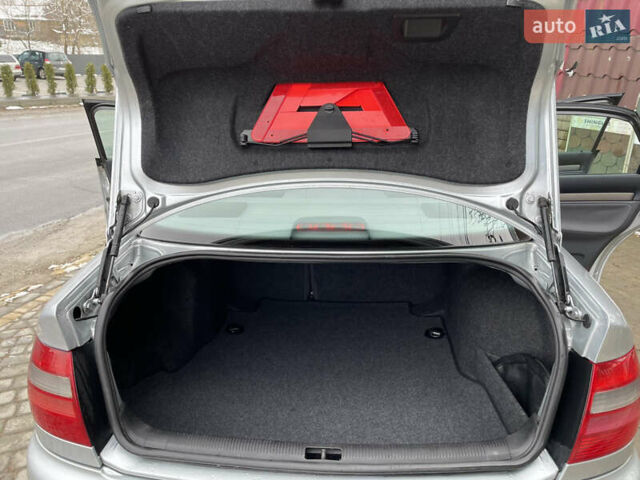 Серый Ауди А4, объемом двигателя 1.8 л и пробегом 204 тыс. км за 4450 $, фото 16 на Automoto.ua