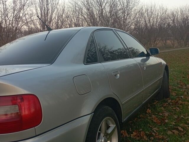 Сірий Ауді А4, об'ємом двигуна 0 л та пробігом 260 тис. км за 3600 $, фото 14 на Automoto.ua
