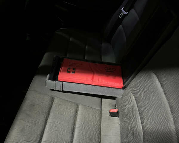 Сірий Ауді А4, об'ємом двигуна 1.9 л та пробігом 442 тис. км за 4200 $, фото 13 на Automoto.ua