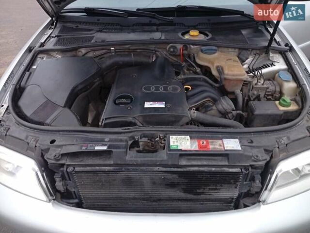 Сірий Ауді А4, об'ємом двигуна 1.6 л та пробігом 225 тис. км за 3000 $, фото 1 на Automoto.ua