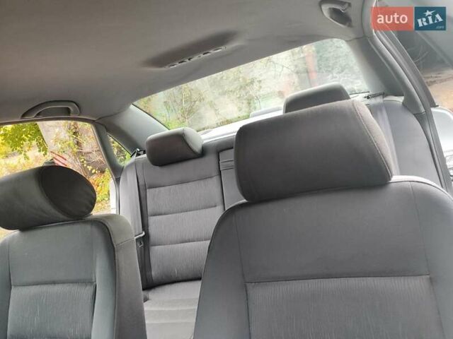 Сірий Ауді А4, об'ємом двигуна 1.6 л та пробігом 200 тис. км за 4800 $, фото 19 на Automoto.ua