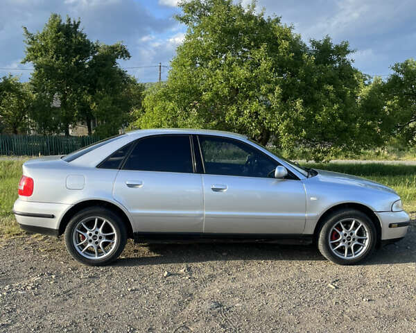 Сірий Ауді А4, об'ємом двигуна 1.6 л та пробігом 226 тис. км за 4200 $, фото 1 на Automoto.ua