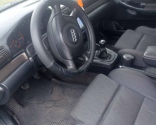 Сірий Ауді А4, об'ємом двигуна 1.9 л та пробігом 334 тис. км за 4200 $, фото 3 на Automoto.ua