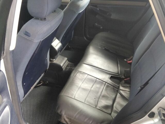 Серый Ауди А4, объемом двигателя 1.8 л и пробегом 210 тыс. км за 3500 $, фото 4 на Automoto.ua